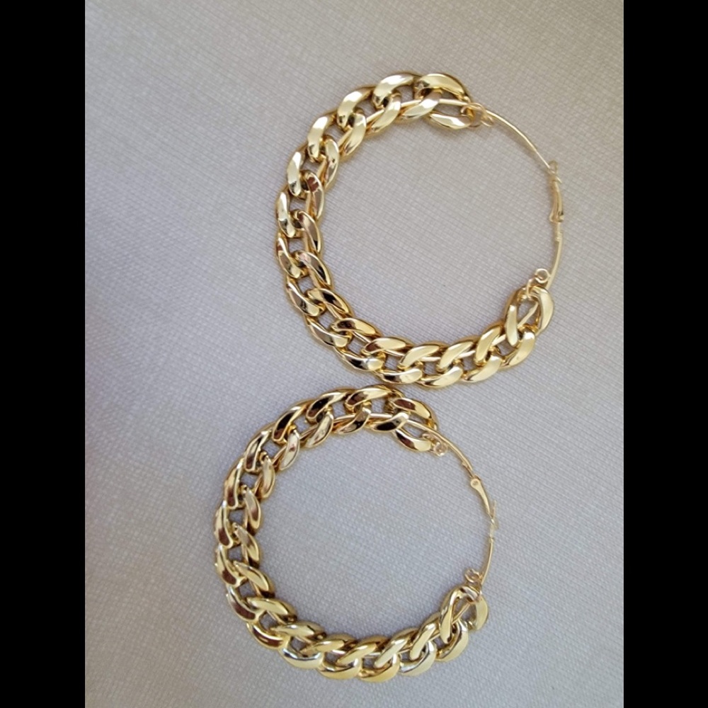 Gold Hoop earring - Picture 6 of 8